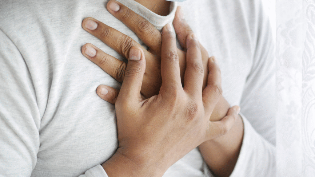 Mani a petto - come riconnettersi a se stessi attraverso il sistema dei chakra